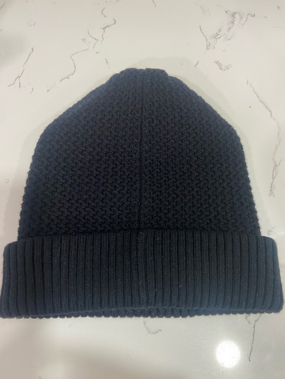 ALO Yoga Knit Black Beanie with White 'alo' Patch NWOT - Picture 3 of 4